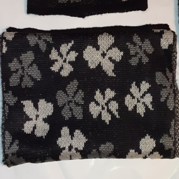 LAUNDRY BY DESIGN 3 PIECE HAT, SCARF, GLOVES SET - Picture 3 of 11